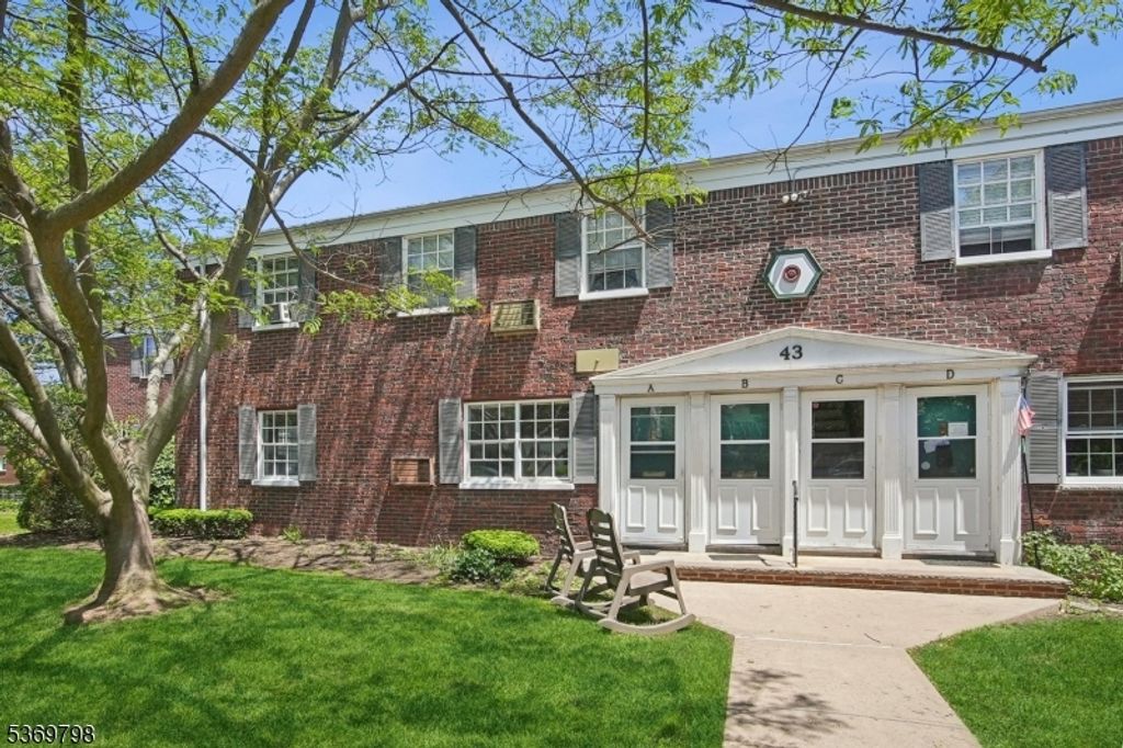 43 W Roselle Ave, Roselle Park Boro, NJ 07204