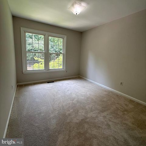 8442 SPRINGFIELD OAKS DR, Springfield, VA 22153