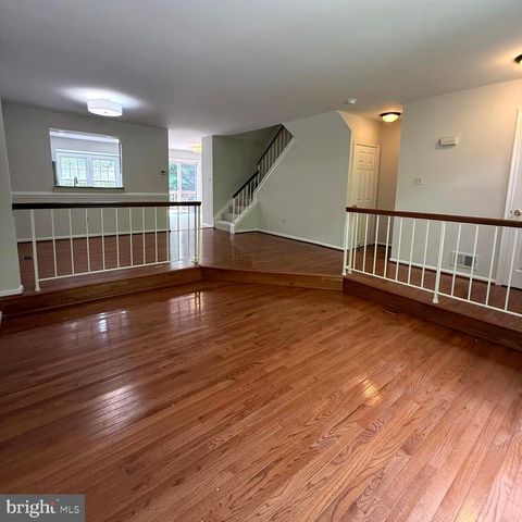 8442 SPRINGFIELD OAKS DR, Springfield, VA 22153
