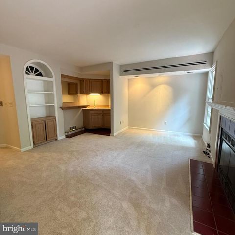 8442 SPRINGFIELD OAKS DR, Springfield, VA 22153