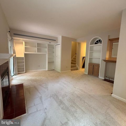 8442 SPRINGFIELD OAKS DR, Springfield, VA 22153