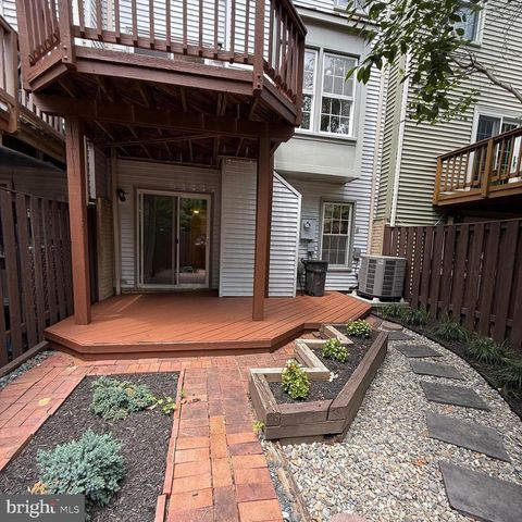 8442 SPRINGFIELD OAKS DR, Springfield, VA 22153