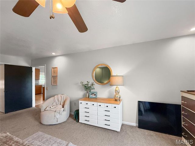 5687 Clear Creek Rd, Hannibal, MO 63401