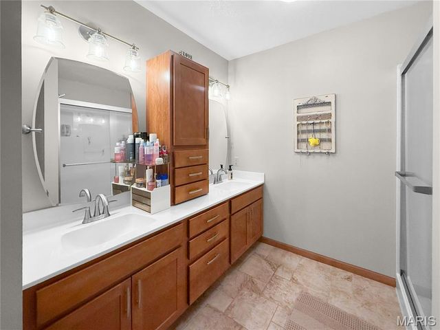 5687 Clear Creek Rd, Hannibal, MO 63401