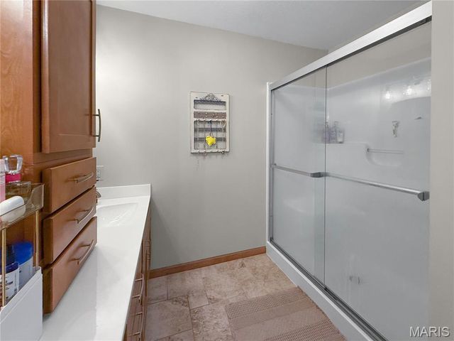 5687 Clear Creek Rd, Hannibal, MO 63401