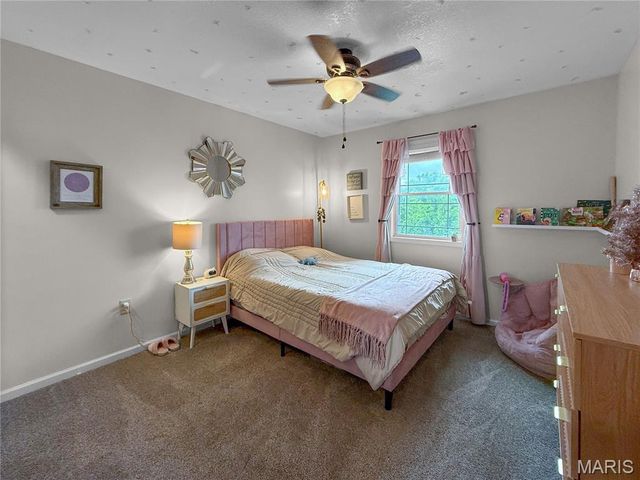 5687 Clear Creek Rd, Hannibal, MO 63401