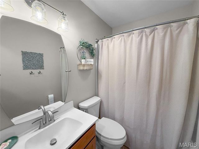 5687 Clear Creek Rd, Hannibal, MO 63401