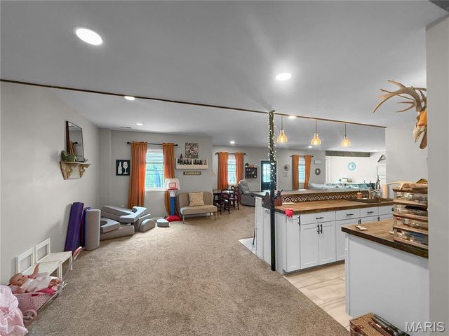 5687 Clear Creek Rd, Hannibal, MO 63401