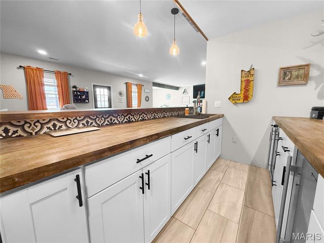 5687 Clear Creek Rd, Hannibal, MO 63401