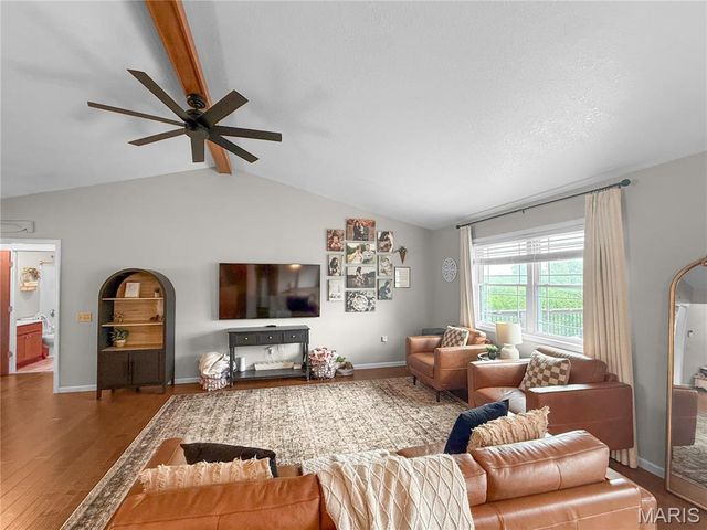 5687 Clear Creek Rd, Hannibal, MO 63401