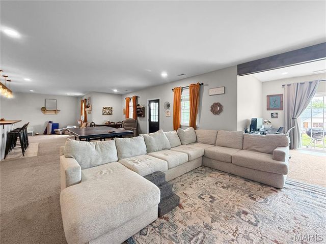 5687 Clear Creek Rd, Hannibal, MO 63401