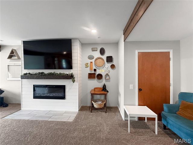5687 Clear Creek Rd, Hannibal, MO 63401