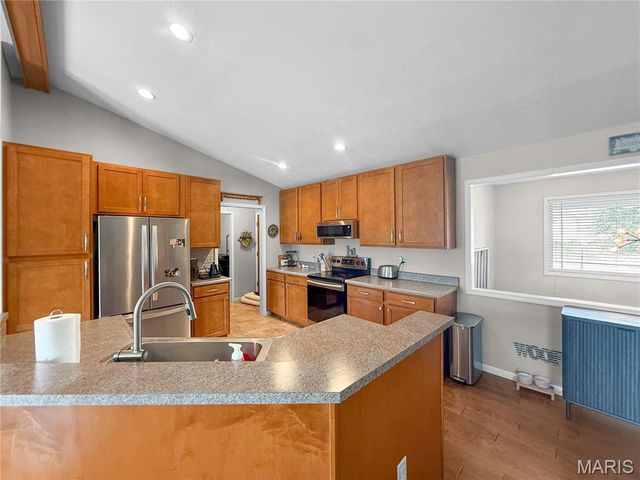 5687 Clear Creek Rd, Hannibal, MO 63401