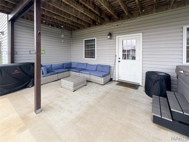 5687 Clear Creek Rd, Hannibal, MO 63401