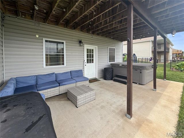 5687 Clear Creek Rd, Hannibal, MO 63401