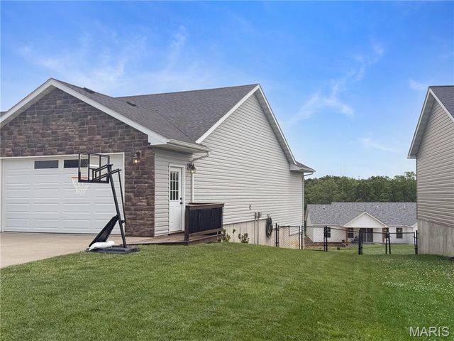 5687 Clear Creek Rd, Hannibal, MO 63401