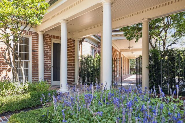 3665 Knollwood Street, Houston, TX 77019