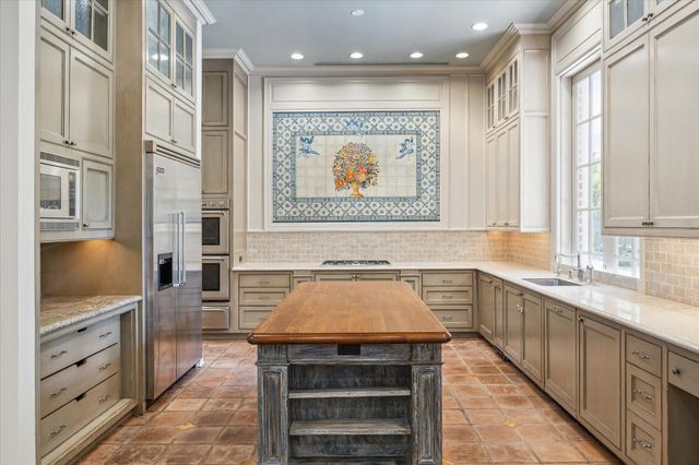 3665 Knollwood Street, Houston, TX 77019