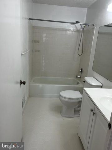 38 JOYNER, Lawrenceville, NJ 08648