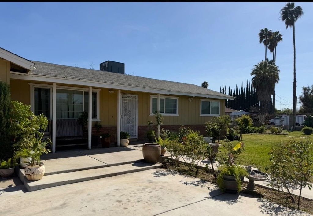 708 Avon St, Modesto, CA 95351