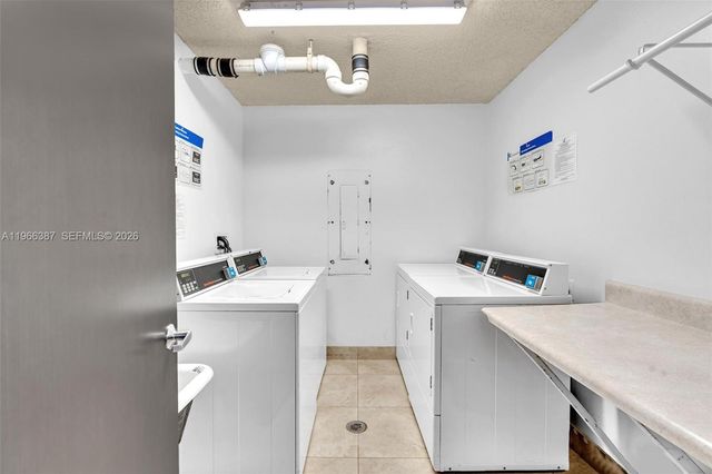 2801 NE 183rd St 1703W, Aventura, FL 33160