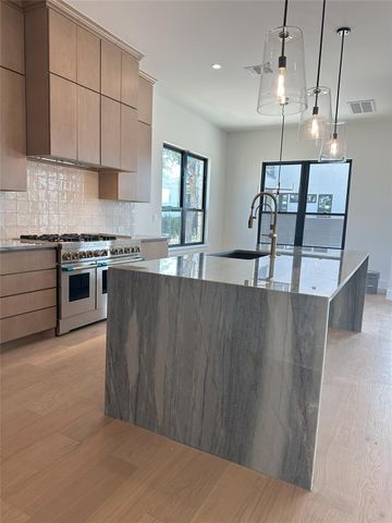 5903 Moondust LN, Austin, TX 78730