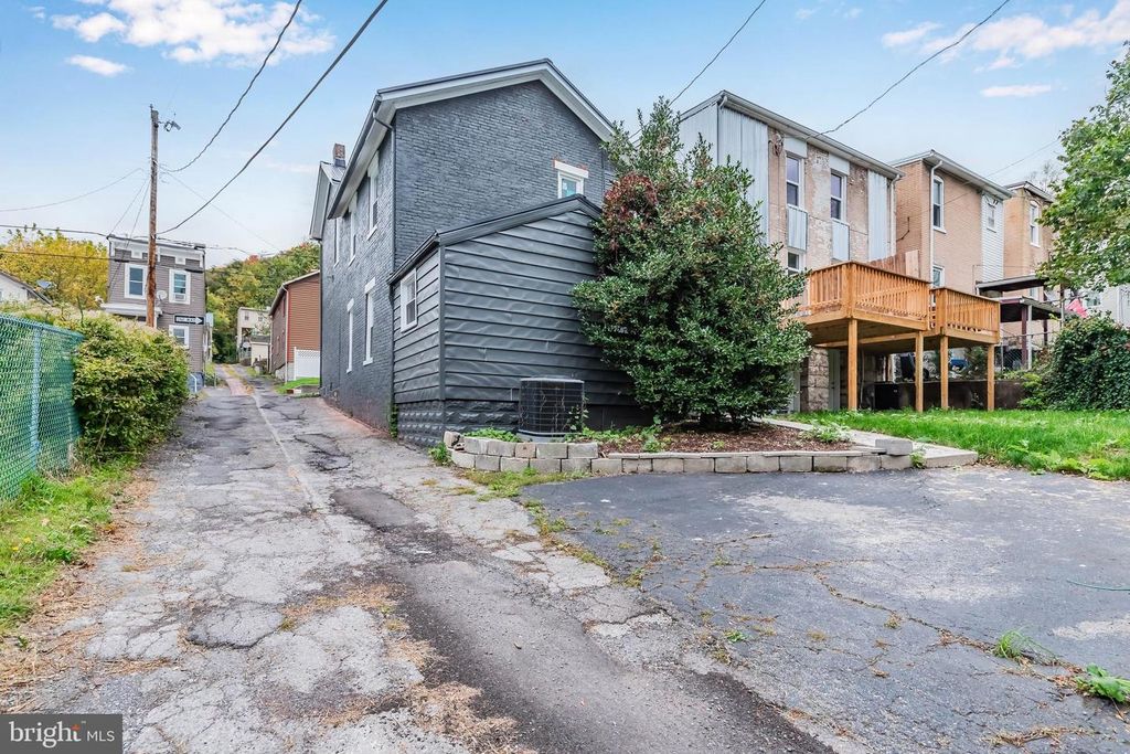 424 WALNUT ST, Cumberland, MD 21502