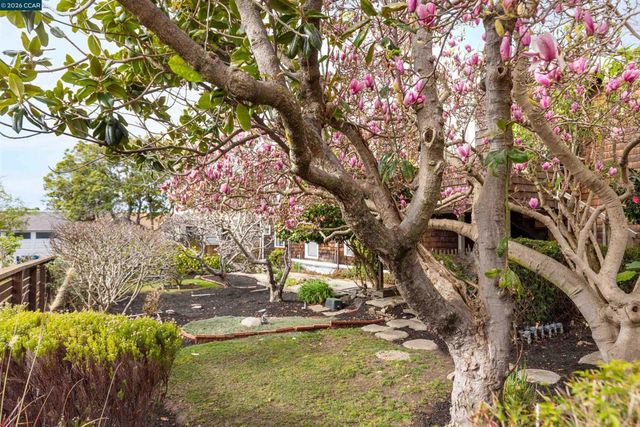 931 931 Elm St, El Cerrito, CA 94530