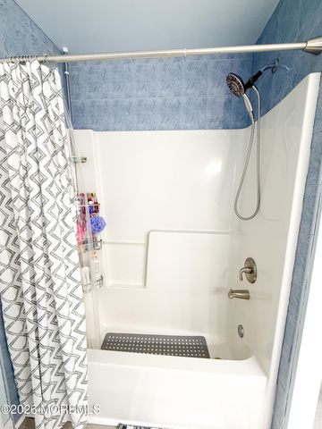 4 Marissa Drive, New Egypt, NJ 08533