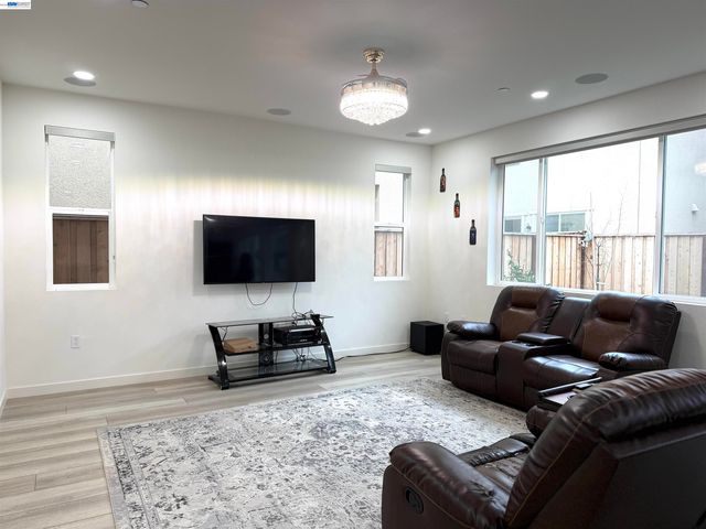 5390 Shenandoah Valley Ln, Antioch, CA 94531