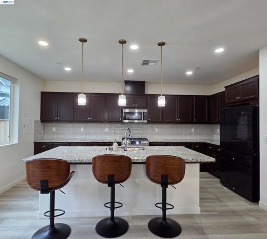 5390 Shenandoah Valley Ln, Antioch, CA 94531