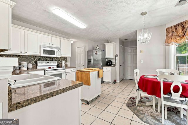 12198 Crestwood Court, Fayetteville, GA 30215