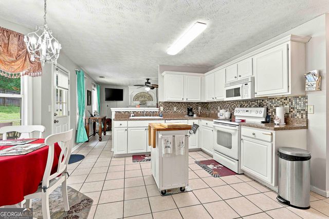12198 Crestwood Court, Fayetteville, GA 30215