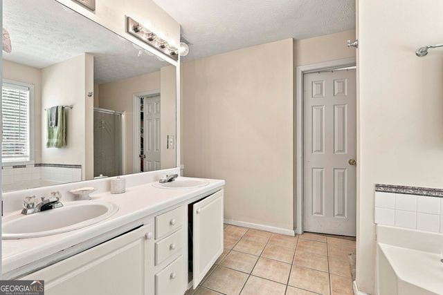 12198 Crestwood Court, Fayetteville, GA 30215