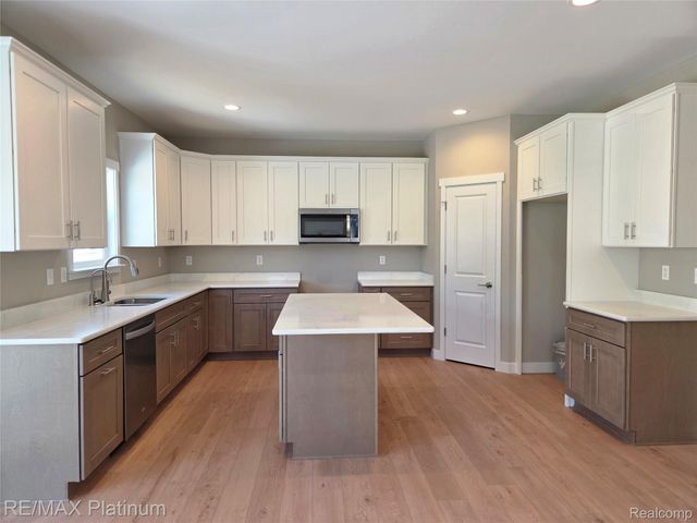 6227 Brook Stone Lane, Fenton Charter Township, MI 48451