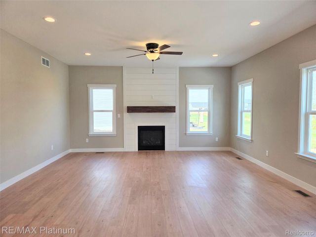 6227 Brook Stone Lane, Fenton Charter Township, MI 48451