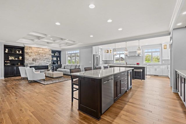 2685 CREEKWOOD CIRCLE, Green Bay, WI 54311