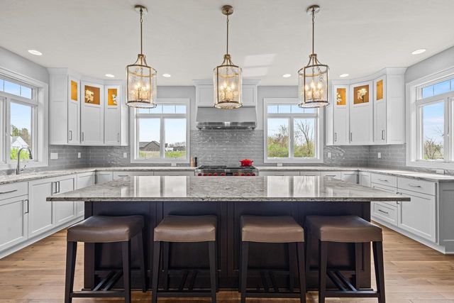 2685 CREEKWOOD CIRCLE, Green Bay, WI 54311