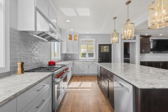 2685 CREEKWOOD CIRCLE, Green Bay, WI 54311