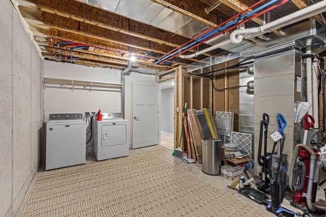 2685 CREEKWOOD CIRCLE, Green Bay, WI 54311