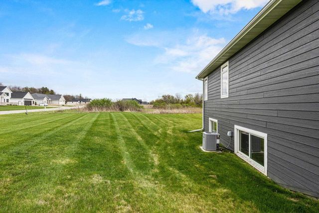 2685 CREEKWOOD CIRCLE, Green Bay, WI 54311