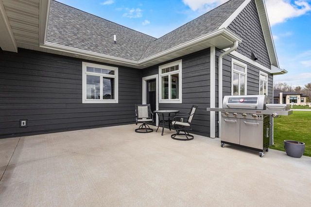 2685 CREEKWOOD CIRCLE, Green Bay, WI 54311