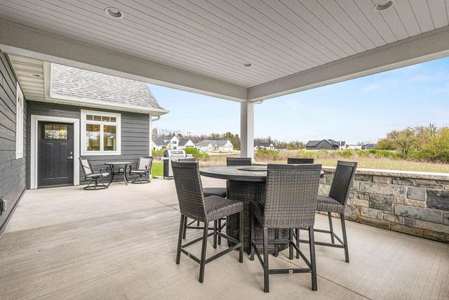 2685 CREEKWOOD CIRCLE, Green Bay, WI 54311