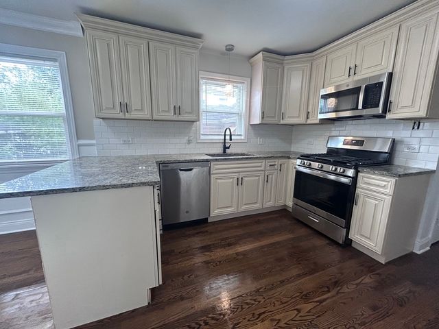 12211 S Lafayette Avenue, Chicago, IL 60628