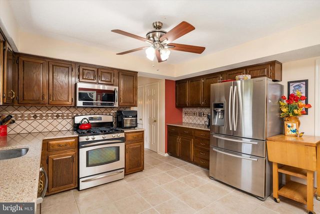 5 RAY DWIER DR, Hamilton, NJ 08690