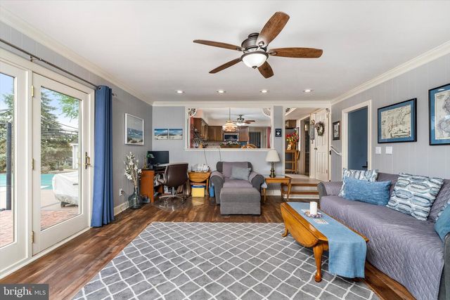5 RAY DWIER DR, Hamilton, NJ 08690