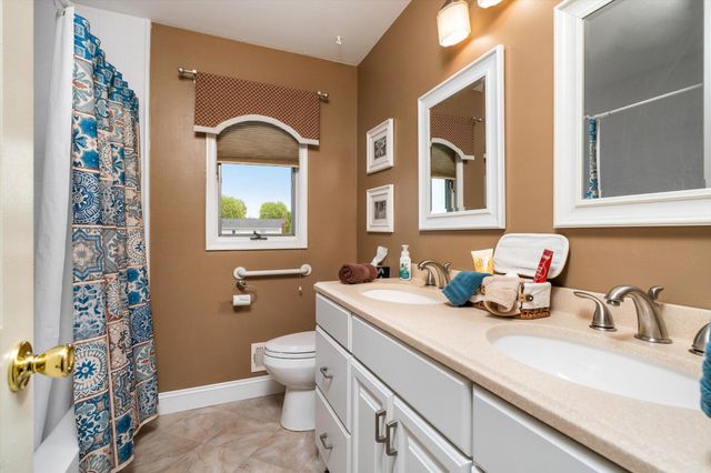 5 RAY DWIER DR, Hamilton, NJ 08690