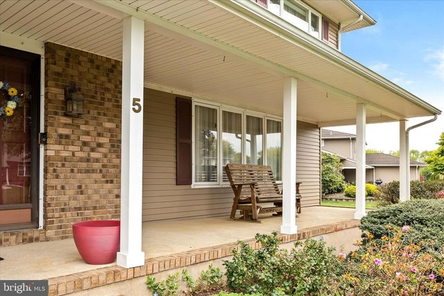 5 RAY DWIER DR, Hamilton, NJ 08690
