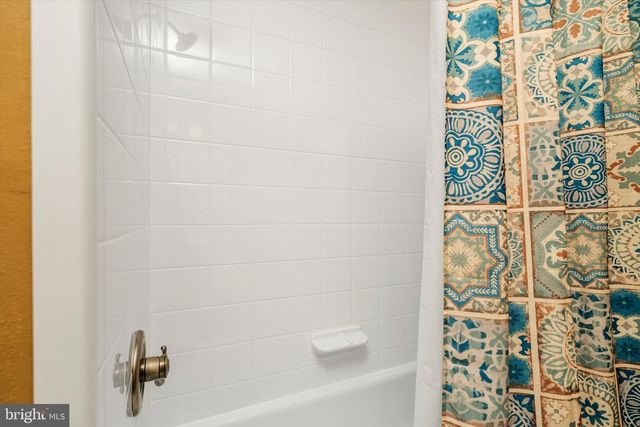 5 RAY DWIER DR, Hamilton, NJ 08690