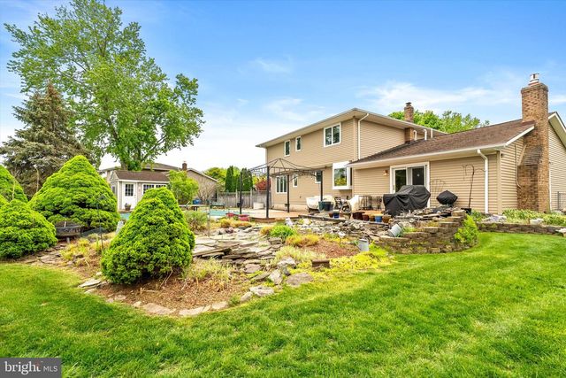 5 RAY DWIER DR, Hamilton, NJ 08690